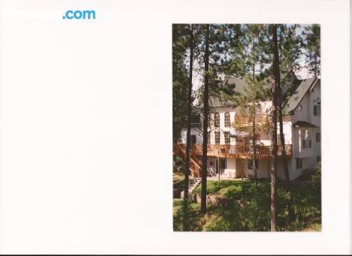 河湾优雅海滨住宿加早餐旅馆(River Cove Elegant Waterfront Bed & Breakfast)