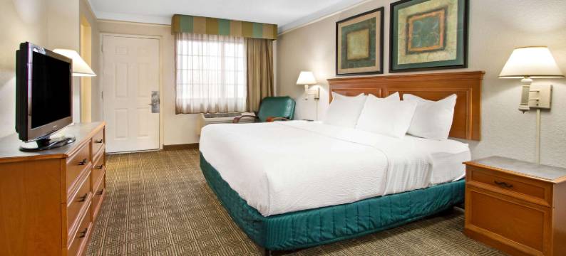 阿尔伯克基机场拉昆塔温德姆酒店(La Quinta Inn by Wyndham Albuquerque Airport)图片