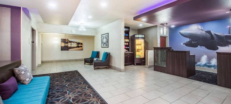 费尔伯恩赖特帕特森拉昆塔温德姆套房酒店(La Quinta Inn & Suites by Wyndham Fairborn Wright-Patterson)图片