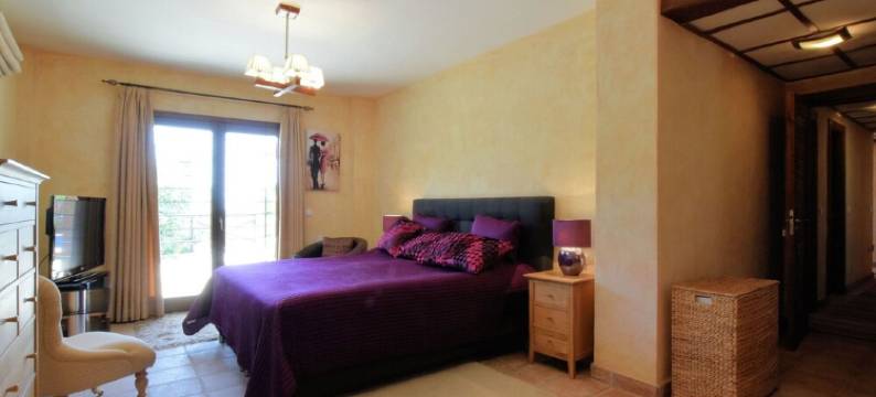 Luxurious Villa with Private Pool, Easily Accessible, in Spectacular Scenery图片