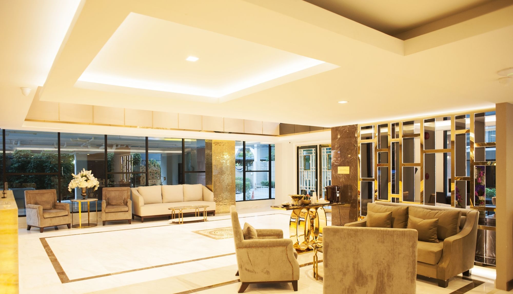 Hope Land Hotel Sukhumvit 8 Hotel Overview