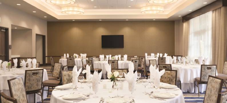 希尔顿安泊酒店-波特兰/希尔斯伯勒(Embassy Suites by Hilton Portland Hillsboro, Oregon)图片