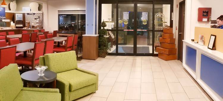 Holiday Inn Express 欧塞奇比奇(Holiday Inn Express Osage Bch - Lake of the Ozarks)图片
