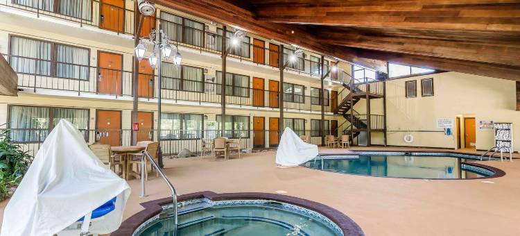 赛维尔维尔-鸽子谷凯艺套房酒店(Quality Inn & Suites Sevierville - Pigeon Forge)图片