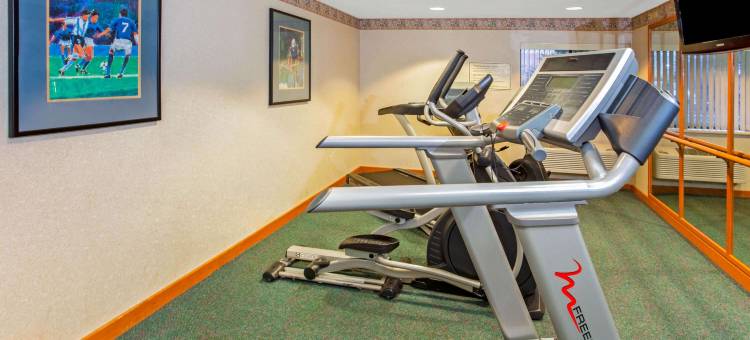 密尔沃基机场奥克里克拉昆塔温德姆酒店(La Quinta Inn by Wyndham Milwaukee Airport / Oak Creek)图片