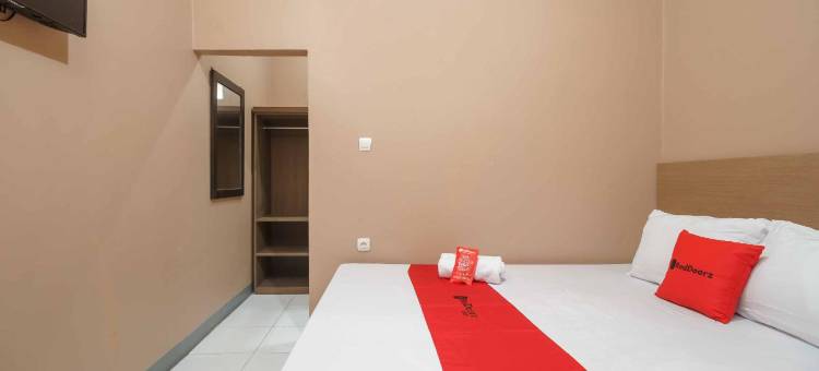 红多兹伊斯兰酒店@布拉克卡帕尔(RedDoorz Syariah Near Siloam Hospitals Bulak Kapal)图片