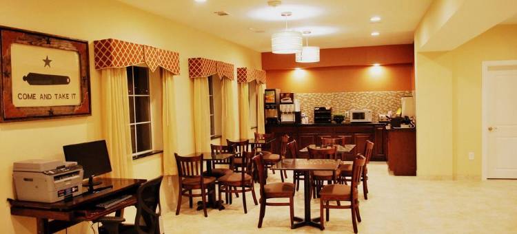 OYO Gonzales TX的韦斯特伍德长住旅馆(Westwood Inn Extended Stay by OYO Gonzales TX)图片