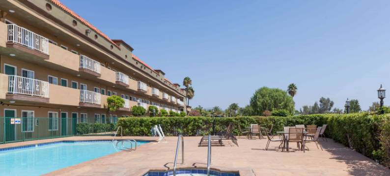 加州西尔马Travelodge by Wyndham酒店(Travelodge by Wyndham Sylmar CA)图片