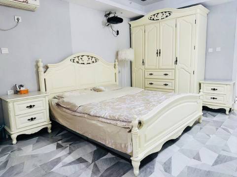 近万达南湖暖气大三居公寓(康庄道分店)