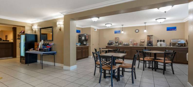 科洛尼尔贝斯特韦斯特酒店(Best Western Colonial Inn)图片