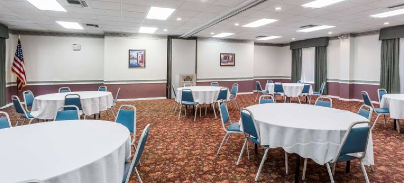 里奇港戴斯酒店(Days Inn & Suites by Wyndham Port Richey)图片