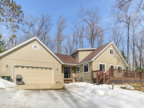 罗斯康芒退隐处带露台 ~ 到希金斯湖只有1英里