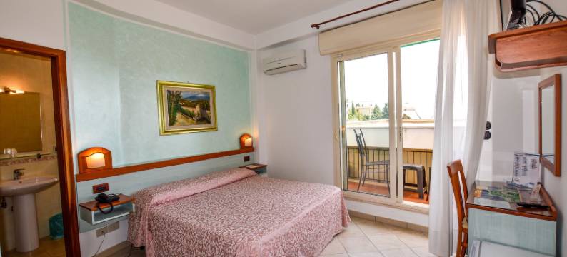 康多尔酒店(Hotel Condor)图片