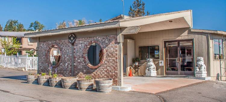 马德拉斯伊克诺套房汽车旅馆(Econo Lodge Inn & Suites Madras)图片