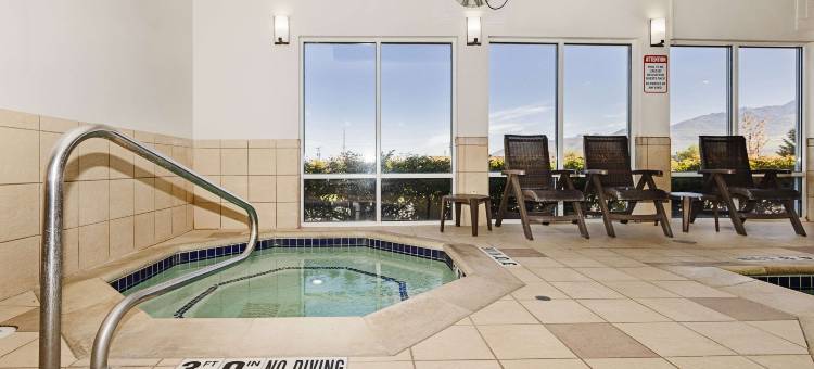 洛根-近大学舒适酒店(Comfort Inn & Suites Logan Near University)图片