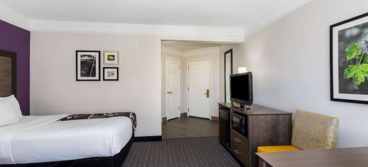 路易斯维尔丹佛博尔德拉昆塔温德姆套房酒店(La Quinta Inn & Suites by Wyndham Denver Boulder-Louisville)图片