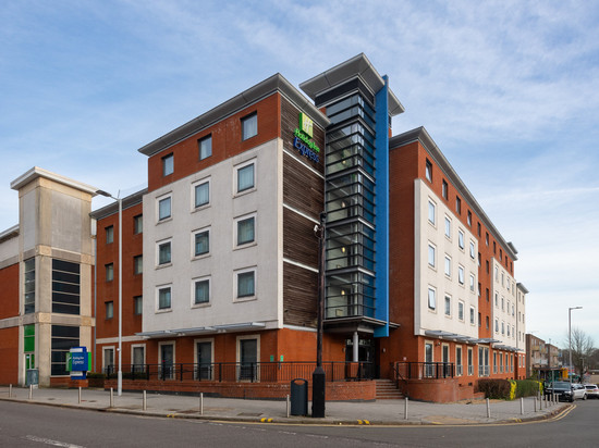 Holiday Inn Express 斯蒂文尼奇