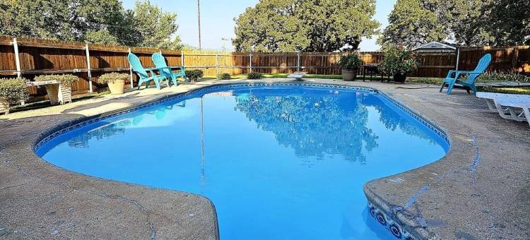 The Pettit Bay Hideaway - Lakeview, Pool, Wifi, Large Deck, Firepit, and More!图片
