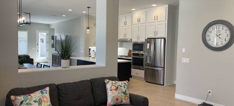 Absolutely Stunning New Home in Litchfield Park, Close to Verrado Area!!!图片