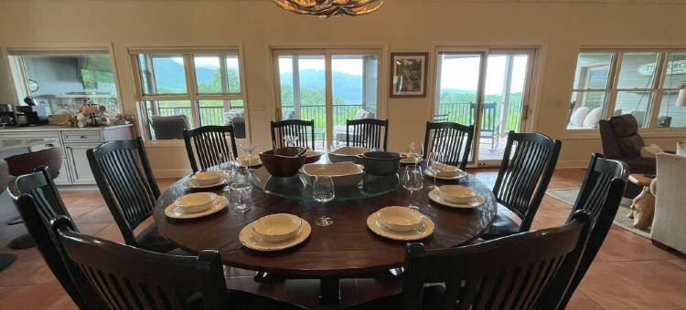 大雾山无障碍友好度假屋！180°视野，配有3个带顶棚门廊(Mobility Friendly Smoky Mountain Vacation Rental! 180° Views, 3 Covered Porches)图片