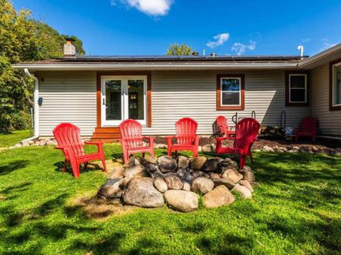 Chelsea Lake House, Game Room, & Pontoon-Rental