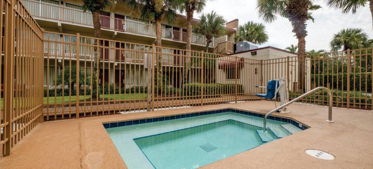 红顶PLUS套房酒店-那不勒斯市中心第五大道南(Red Roof Plus+ & Suites Naples Downtown-5th Ave S)图片