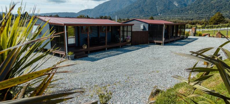 特阿瓦小屋酒店(Te Awa Cottages)图片