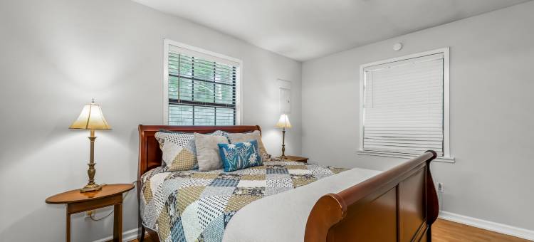 Charming Cottage with Fire Pit and Scenic Views - Tranquil Farm Escape图片