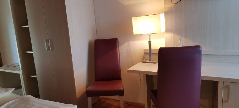 伦布利克酒店 - 餐厅 - 乡村俱乐部(Rhönblick Landhotel - Restaurant - Countrypub)图片