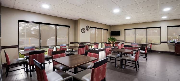 米德威-西塔拉哈西舒适套房酒店(Comfort Inn & Suites Midway - Tallahassee West)图片
