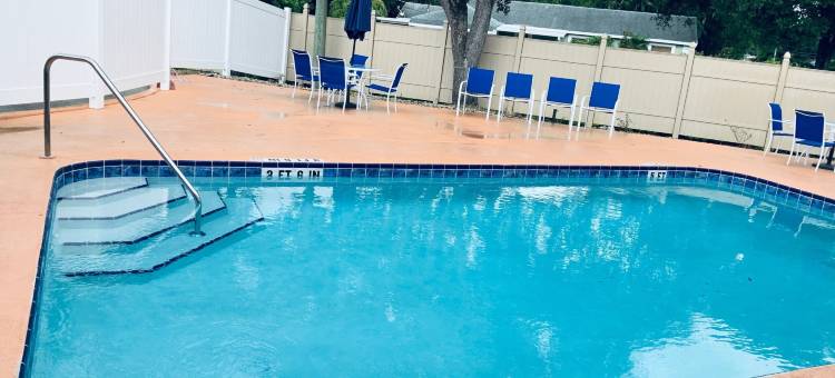 坦帕雷蒙德詹姆斯体育场温德姆戴斯套房酒店(Days Inn & Suites by Wyndham Tampa / Raymond James Stadium)图片