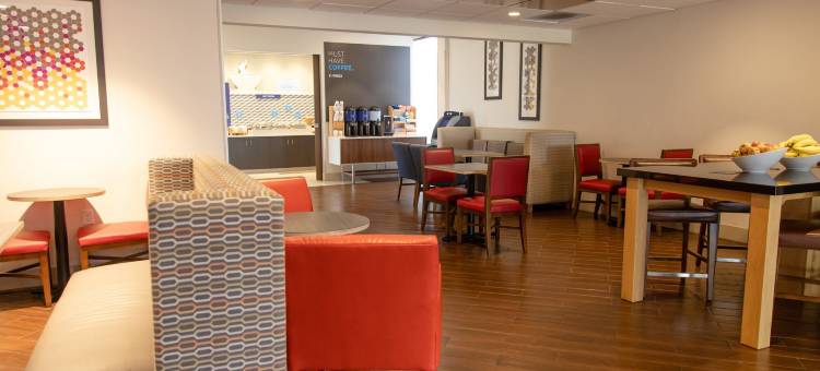 Holiday Inn Express 马什菲尔德(斯普林菲尔德区)(Holiday Inn Express Marshfield (Springfield Area))图片