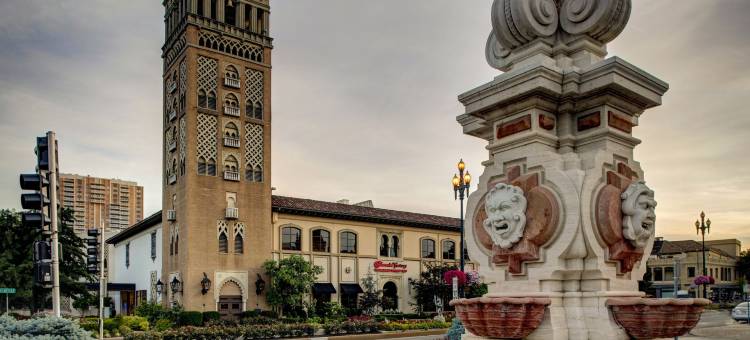 堪萨斯城乡村俱乐部广场万怡酒店(Courtyard Kansas City Country Club Plaza)图片