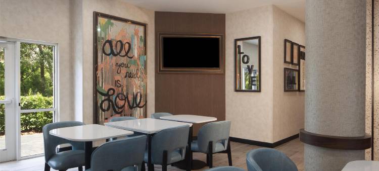 希尔顿坦帕展览馆娱乐场欢朋酒店(Hampton Inn by Hilton Tampa Fairgrounds Casino)图片