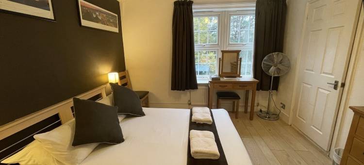 奥克赫斯特盖特维克住宿加早餐(Oakhurst Gatwick B&B)图片