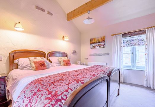 Pickle Cottage Hotel Overview