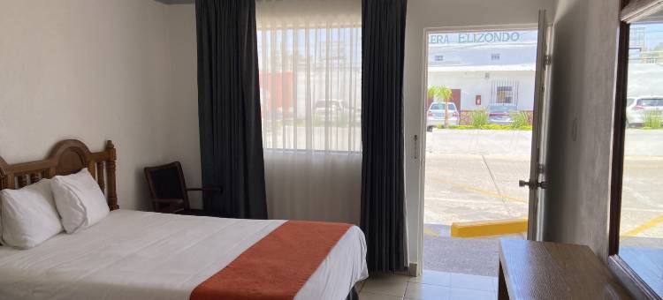 Hotel Los Robles = 洛斯罗布莱斯酒店(Hotel Los Robles)图片