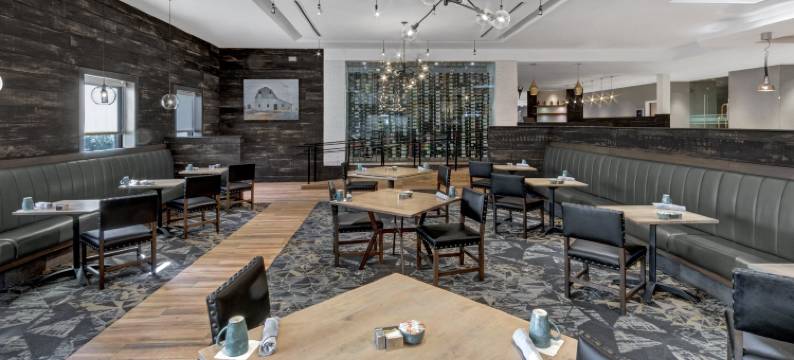 威奇托机场希尔顿逸林酒店(DoubleTree by Hilton Hotel Wichita Airport)图片