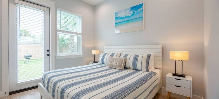 Walk To The Beach/ Sleeps 10/3 KING BR/3.5bath图片