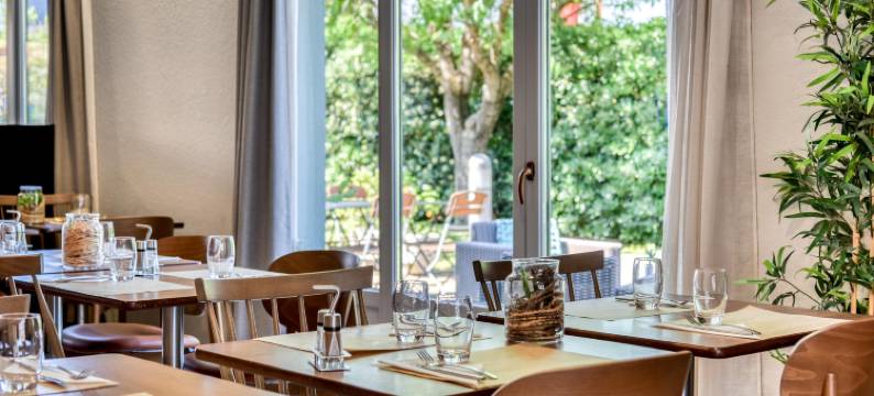 巴黎西部楠泰尔拉德芳斯康铂酒店(Campanile Paris Ouest - Nanterre - la DÉFENSE)图片