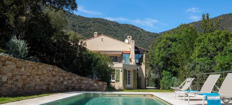 Villa in Cavalaire-Sur-Mer with Sea Views图片