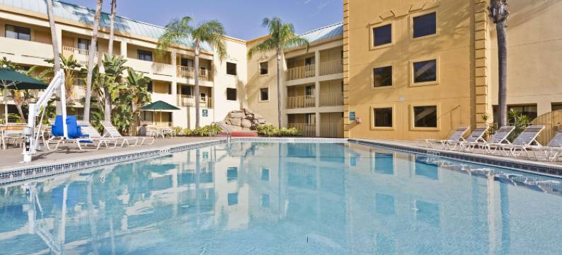 坦帕拉昆塔温德姆酒店-近布希花园(La Quinta Inn by Wyndham Tampa Near Busch Gardens)图片