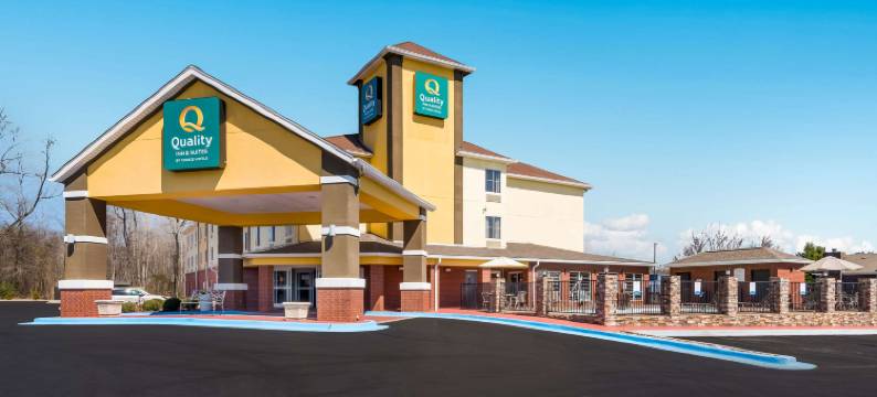 亨茨维尔研究园区凯艺套房酒店(Quality Inn & Suites Huntsville Research Park Area)图片