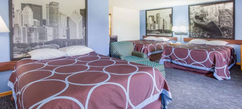 蒙莫斯温德姆速8酒店(Super 8 by Wyndham Monmouth IL)图片