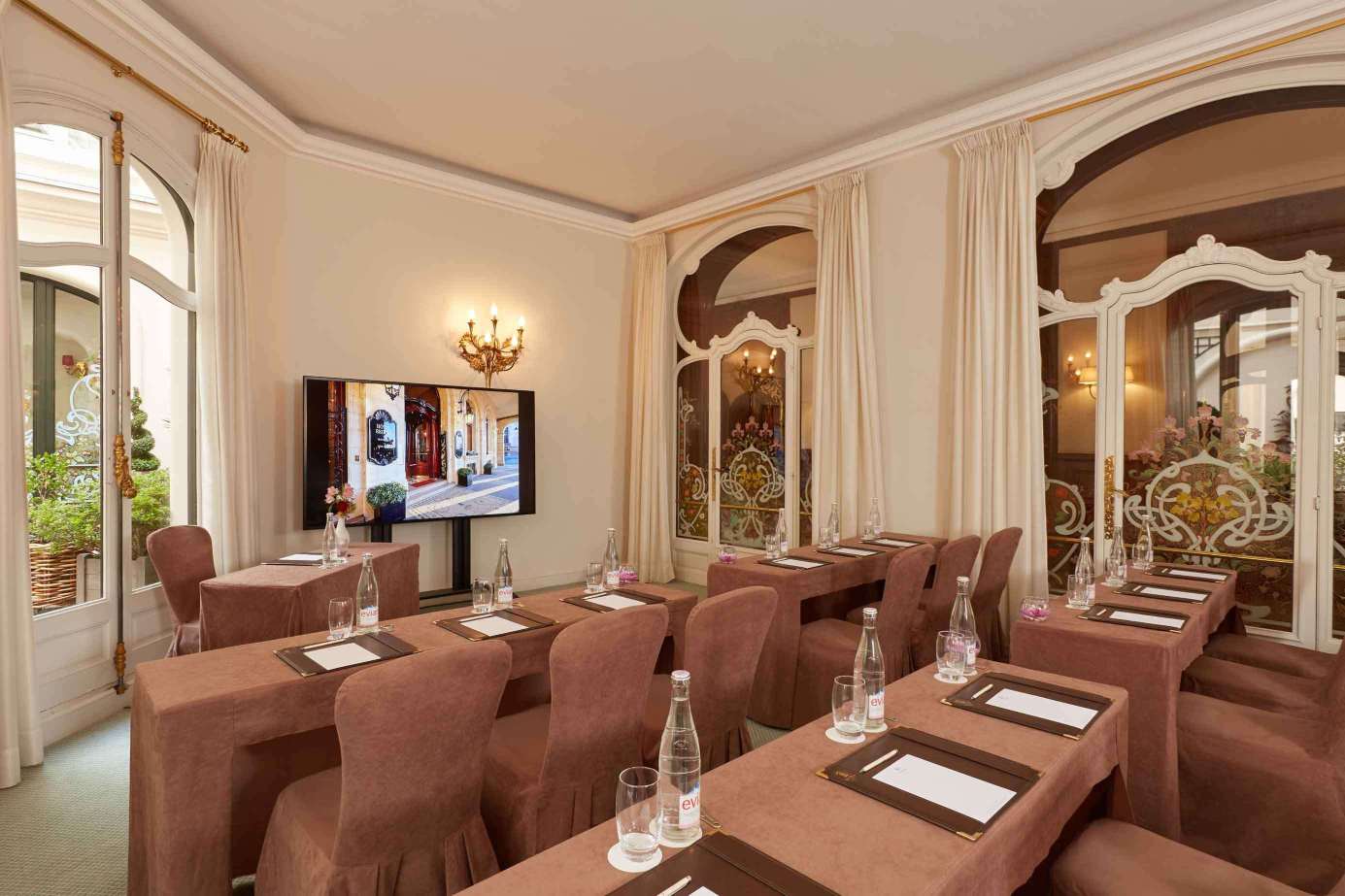 Hôtel Regina Louvre Over view