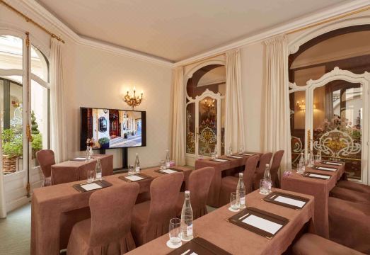 Hôtel Regina Louvre Hotel Overview