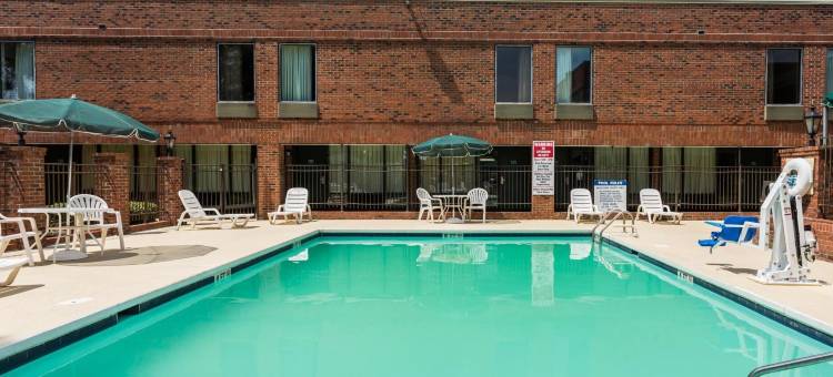 落基山黄金东部温德姆戴斯酒店(Days Inn & Suites by Wyndham Rocky Mount Golden East)图片