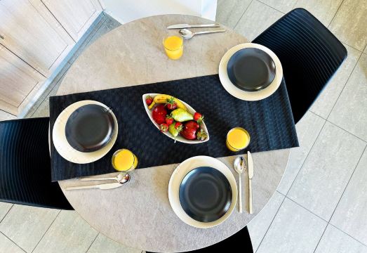 Cozy Snuggle- 2Min to Beach, 6Min Walk to Old Town Hotel Overview