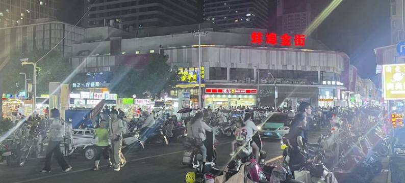 湖景山色民宿(广场四街分店)图片