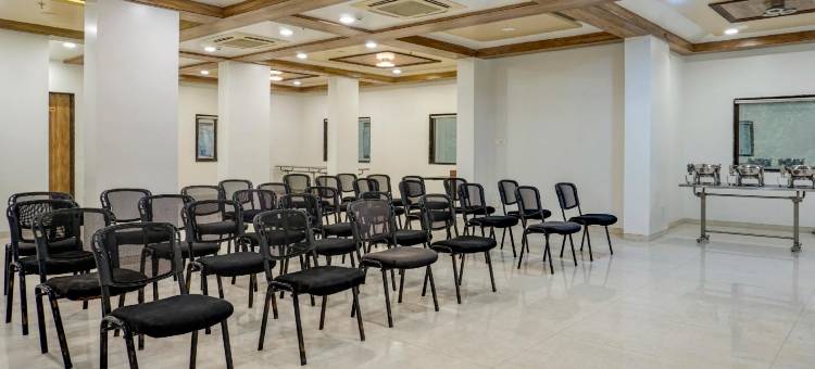 资本O 661富豪酒店(Super Townhouse Oak Regal Inn Near Sant Tukaram Nagar Metro Station)图片